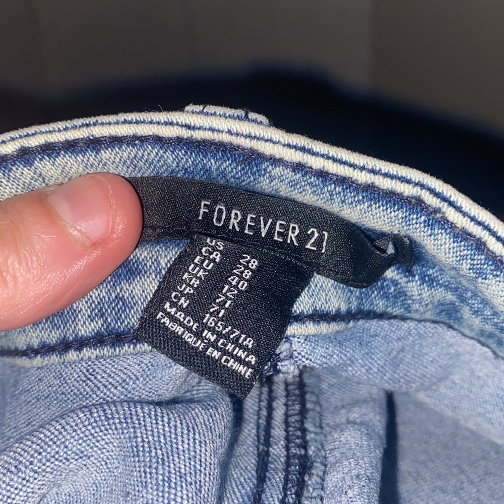 Forever 21 shorts light blue Jean material - Picture 6 of 6